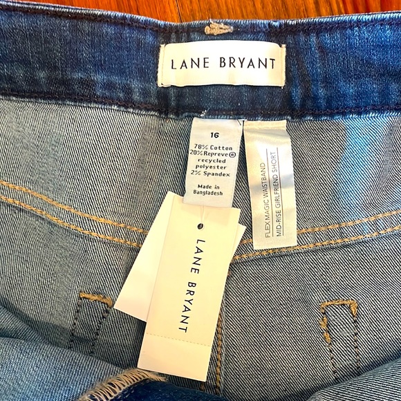 Lane Bryant Girlfriend short - Picture 4 of 4